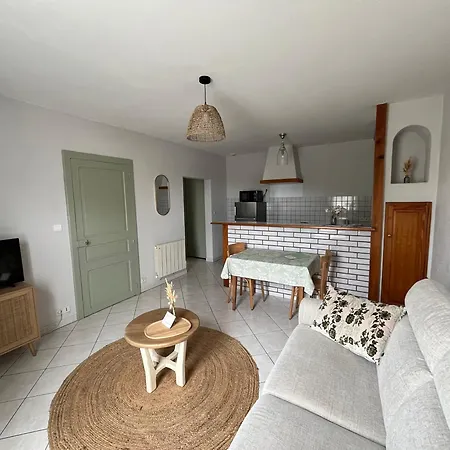 Au Pied De L Etang Apartment